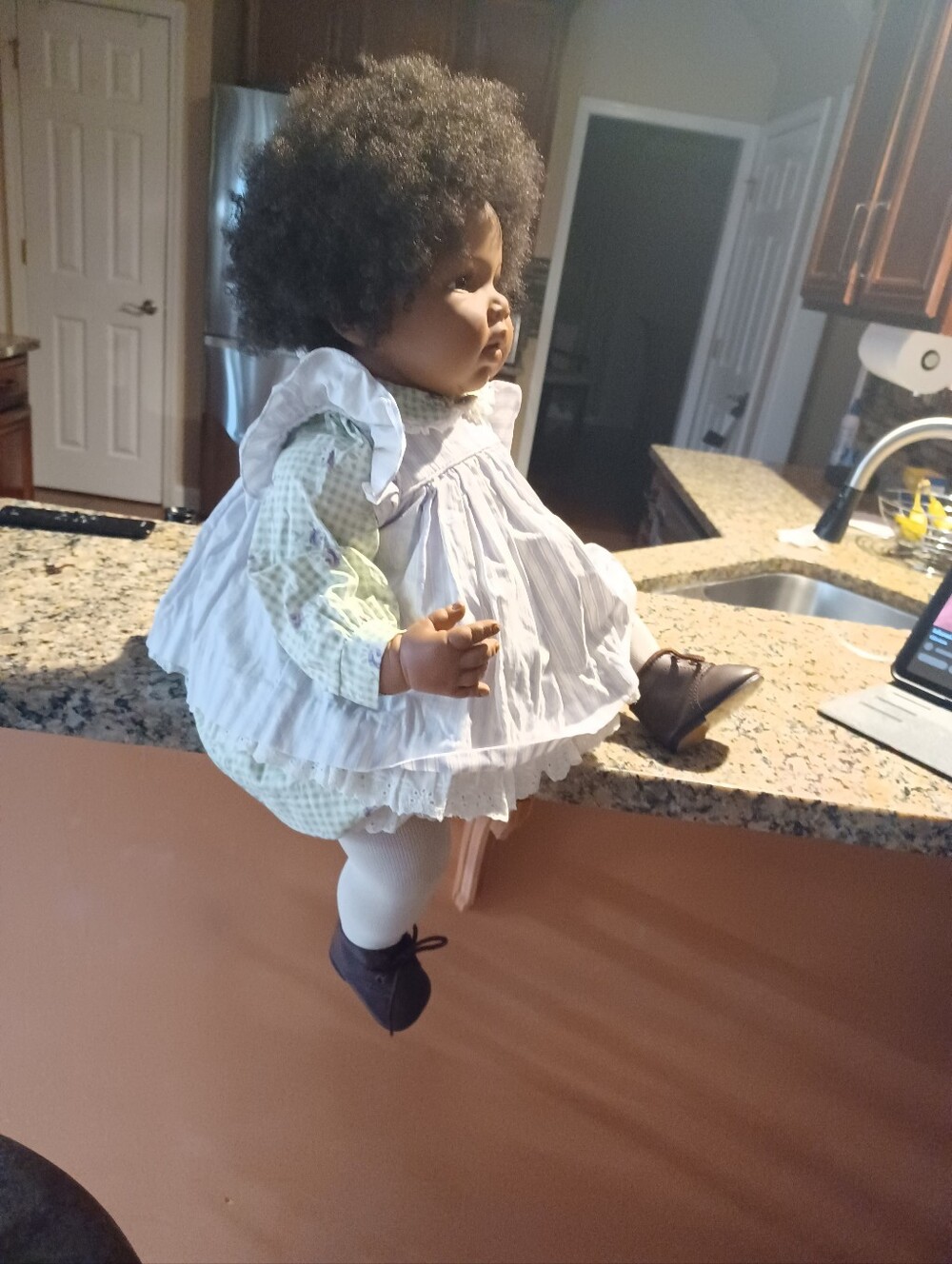 Lee Middleton Classic Brown Baby Doll with Curly Hair - Picture 3 of 8
